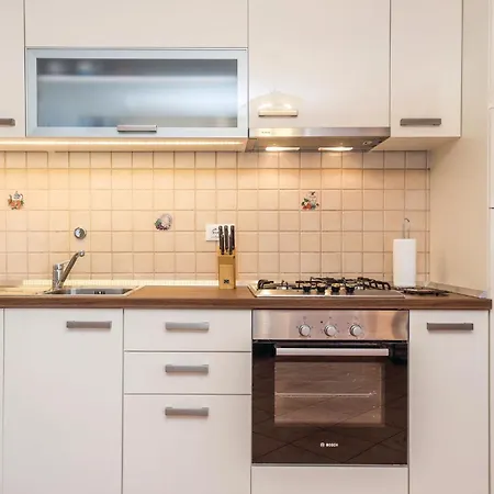 Apartment Gorgeous In With House Sea View