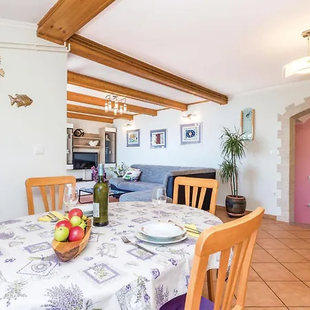 Apartment Gorgeous In With House Sea View Medveja