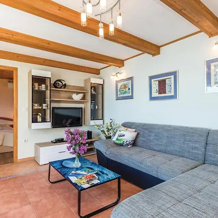 Apartment Gorgeous In With House Sea View Medveja