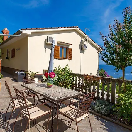 Apartment Gorgeous In With House Sea View *